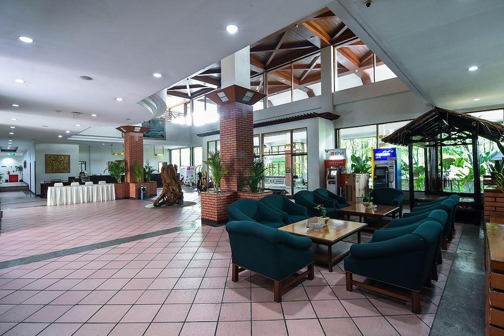 Jatinangor National Golf & Resort Buitenkant foto