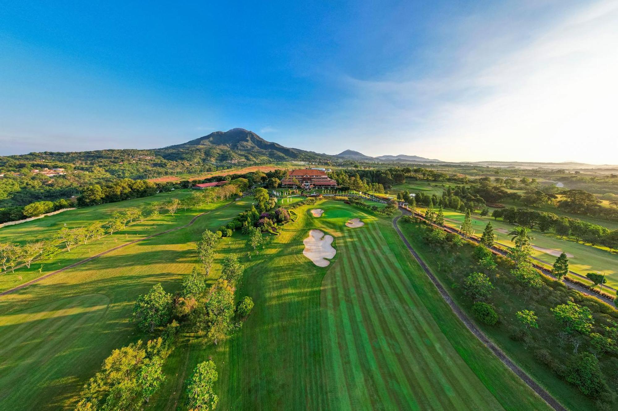 Jatinangor National Golf & Resort Buitenkant foto