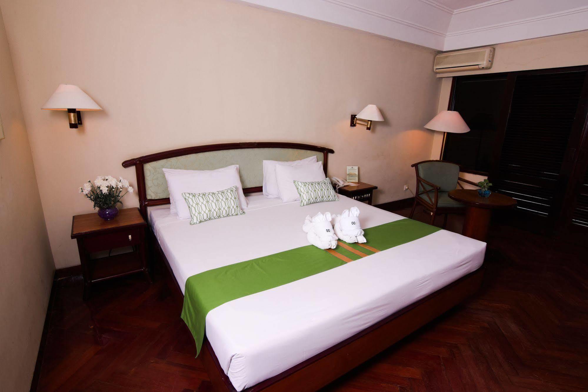 Jatinangor National Golf & Resort Buitenkant foto