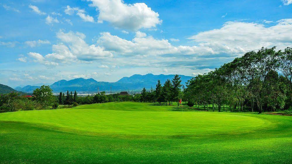 Jatinangor National Golf & Resort Buitenkant foto